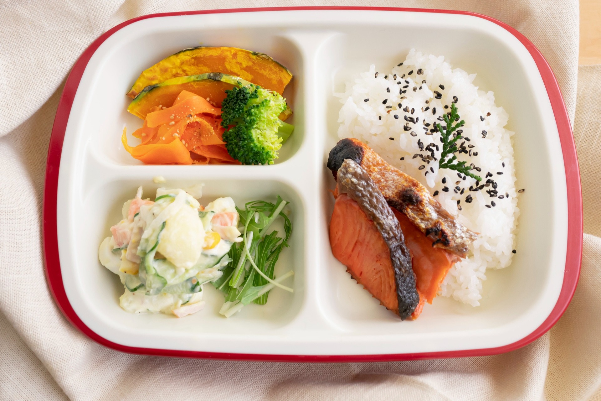 配食サービス老人ホームを運営